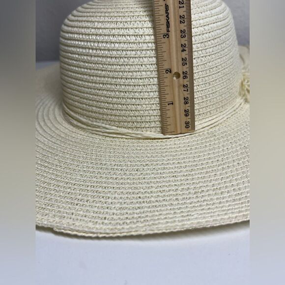 Breezy Does It Beige Straw Floppy Hat Size Adult - Picture 5 of 6